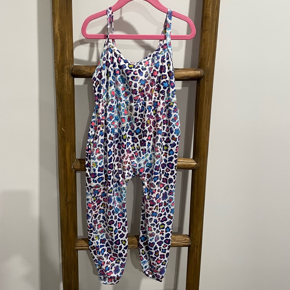 Adorable romper, fits like a size 4